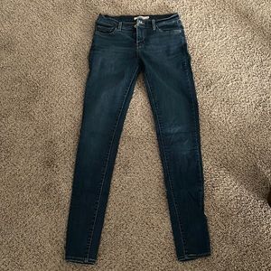 dark wash levi jeans